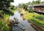 Foto: Cilts sievietes un saldūdens delfīnu meklējumi Borneo